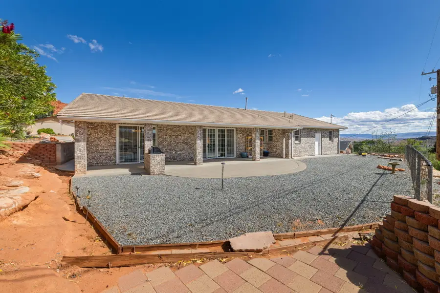 339 W Sandstone Cir, Saint George, UT 84790 - #2