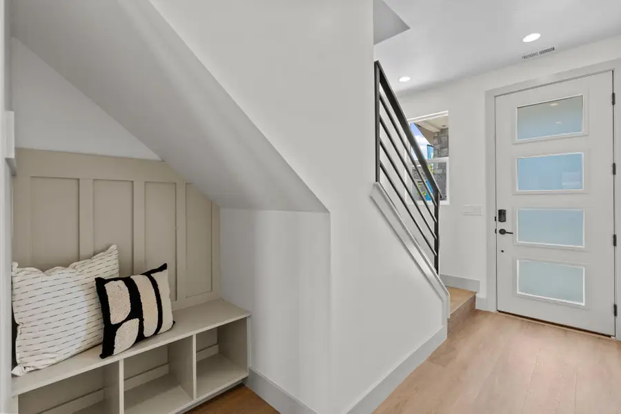 927 E Coyote Crest Dr, Washington, UT 84780 - #3