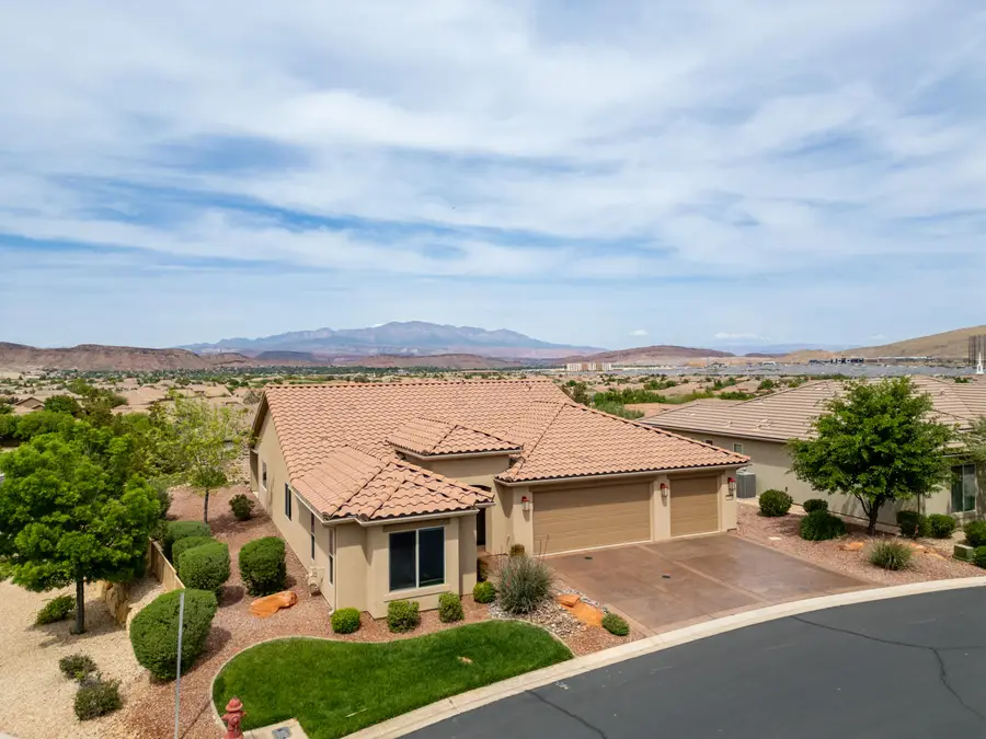 1608 W Garnet Ridge Dr, Saint George, UT 84790 - #3