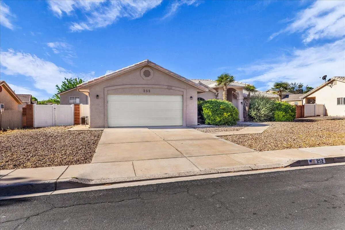 252 E 800, Ivins, UT 84738 - #1