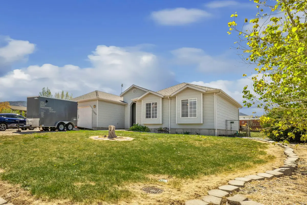 1590 E Highland Trails Dr, Enoch, UT 84721 - #1