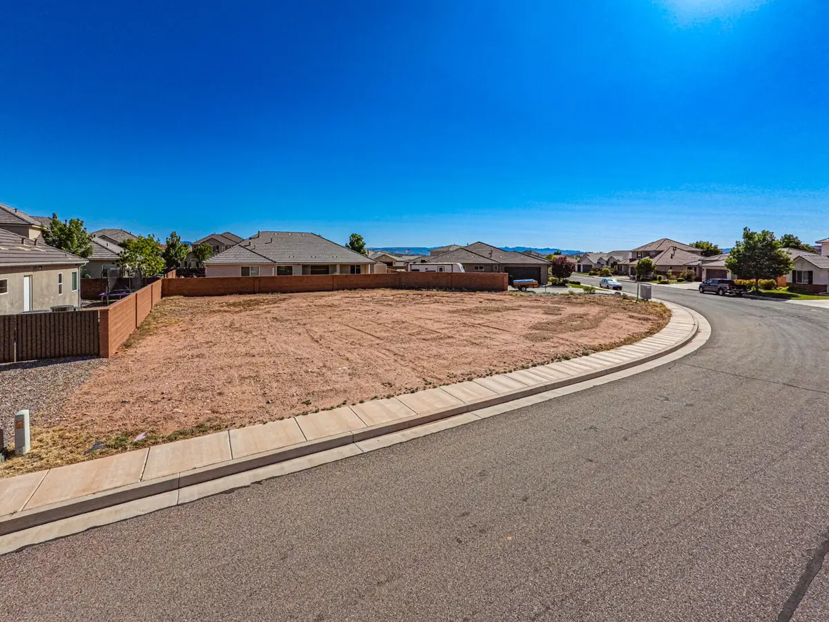 422 E Saddleback Rd, Washington, UT 84780 - #1