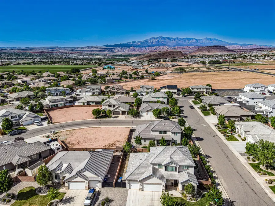 422 E Saddleback Rd, Washington, UT 84780 - #3