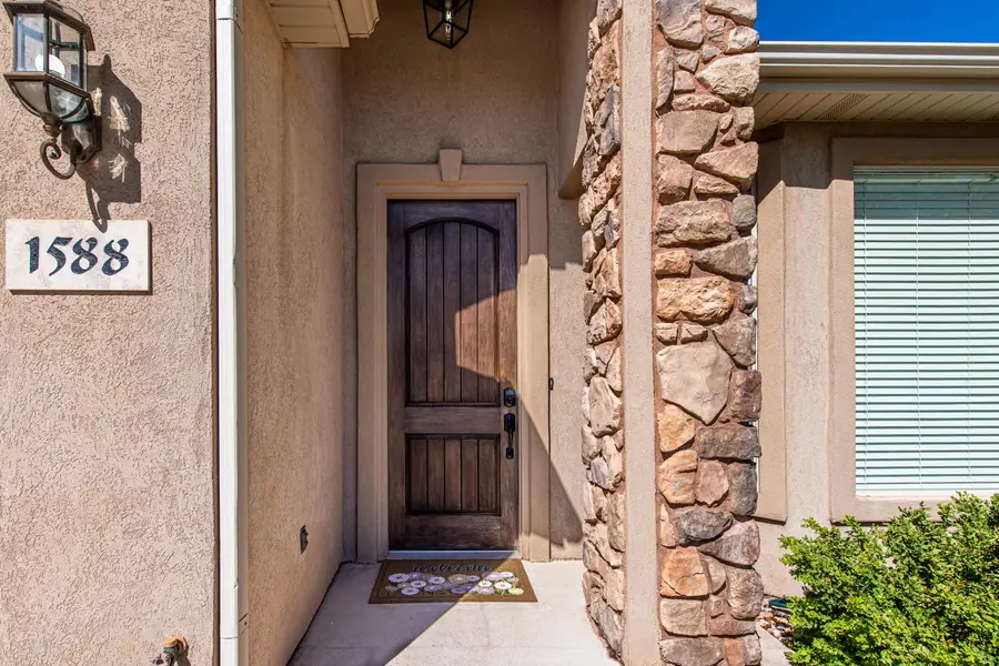 1588 W Canyon Dr, Cedar City, UT 84720 - #2