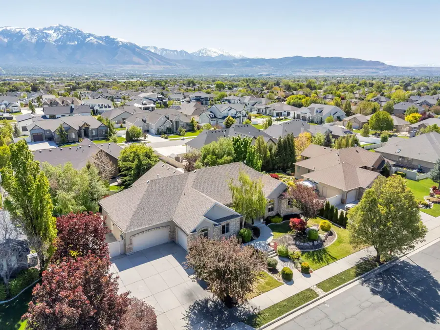 10927 Scotty Dr, South Jordan, UT 84095 - #2
