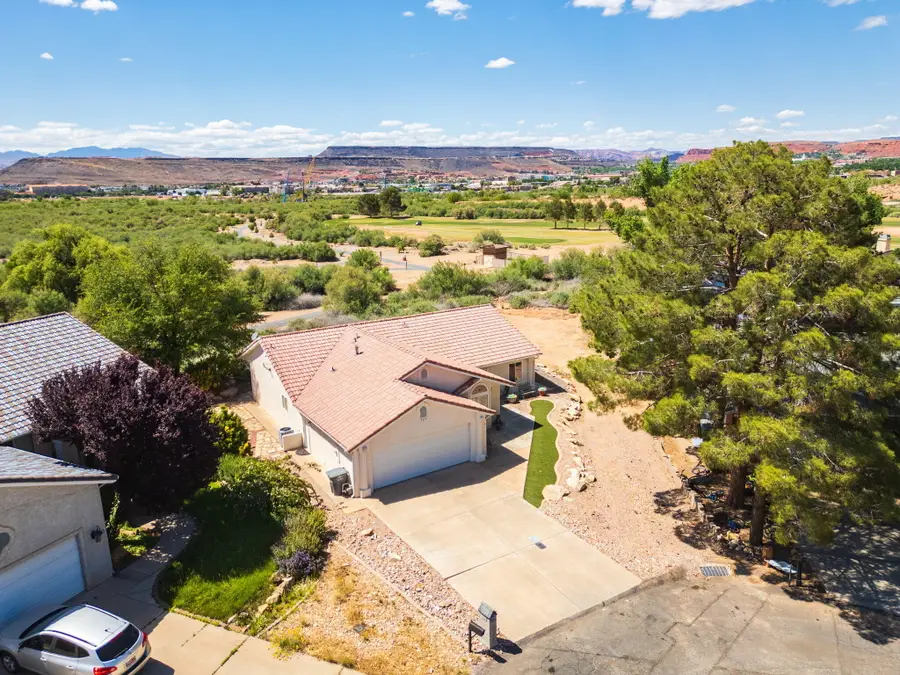 725 E Gunlock Cir, Saint George, UT 84790 - #2