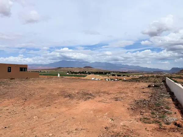 850 W Rock View Dr, Hurricane, UT 84737