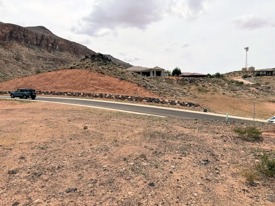 850 W Rock View Dr, Hurricane, UT 84737 - #2