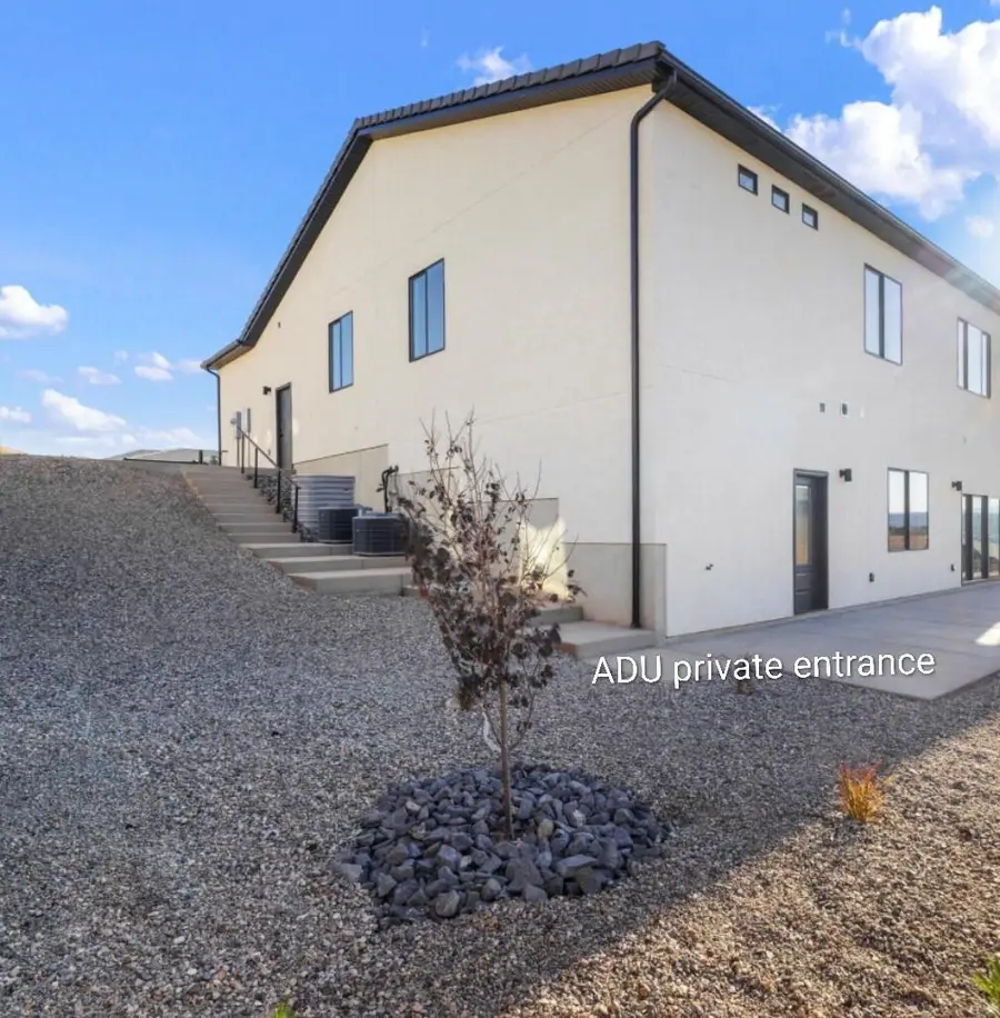 2082 S Serenity Dr, Cedar City, UT 84720 - #3