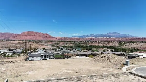 3986 W Sunrise Dr, Santa Clara, UT 84765