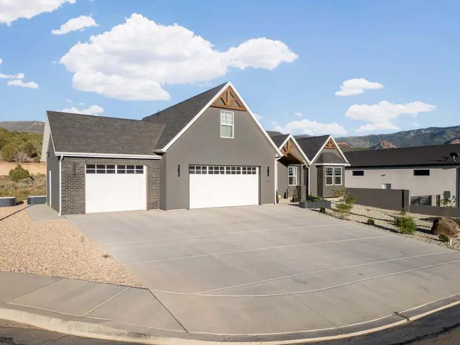 1933 S Oak Springs Cir, Cedar City, UT 84720 - #2