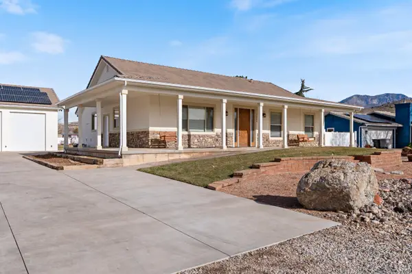 1488 W Diamond Valley Dr, St George, UT 84770