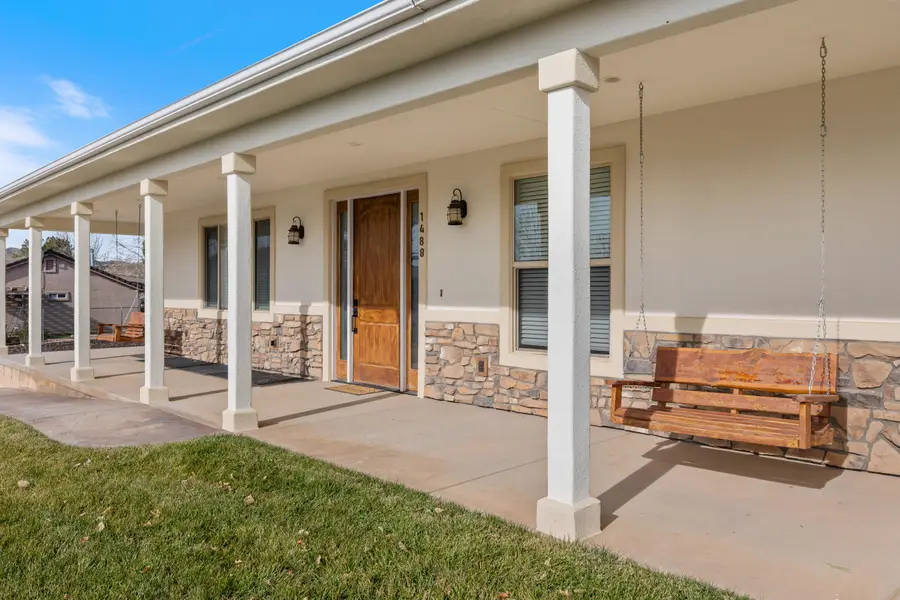 1488 W Diamond Valley Dr, Saint George, UT 84770 - #3