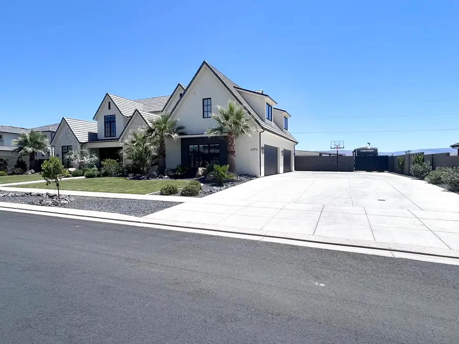 2392 Meadow Valley Ln, Saint George, UT 84790 - #2