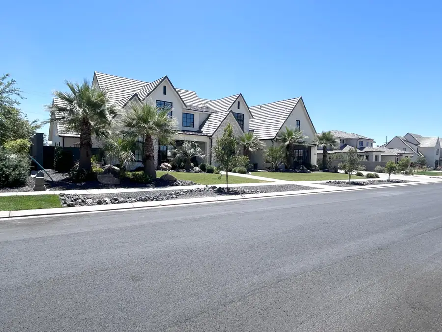 2392 Meadow Valley Ln, Saint George, UT 84790 - #3