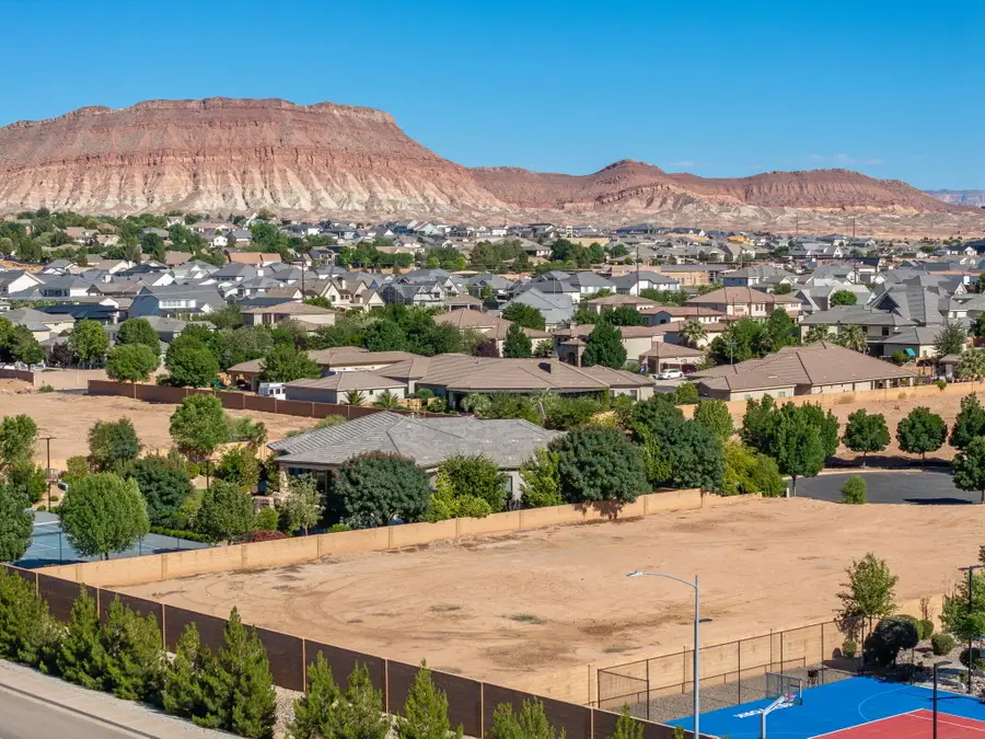 387 E Chateau Meadows Cir, Washington, UT 84780 - #2