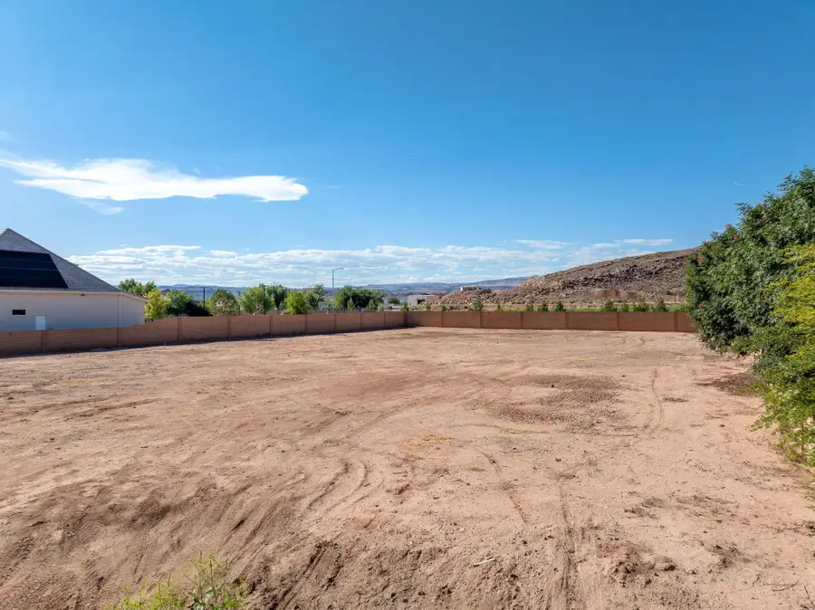 387 E Chateau Meadows Cir, Washington, UT 84780 - #3