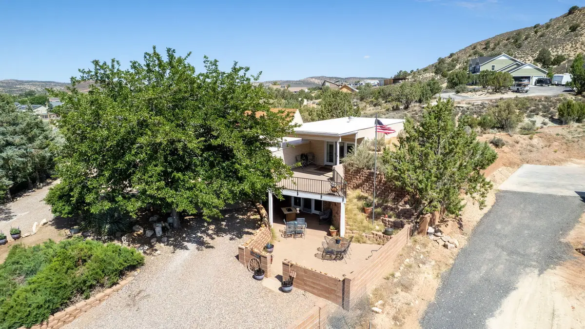 1122 W Diamond Valley Dr, Saint George, UT 84770 - #1