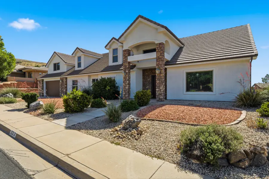 222 S Valley View Dr, Hurricane, UT 84737 - #3