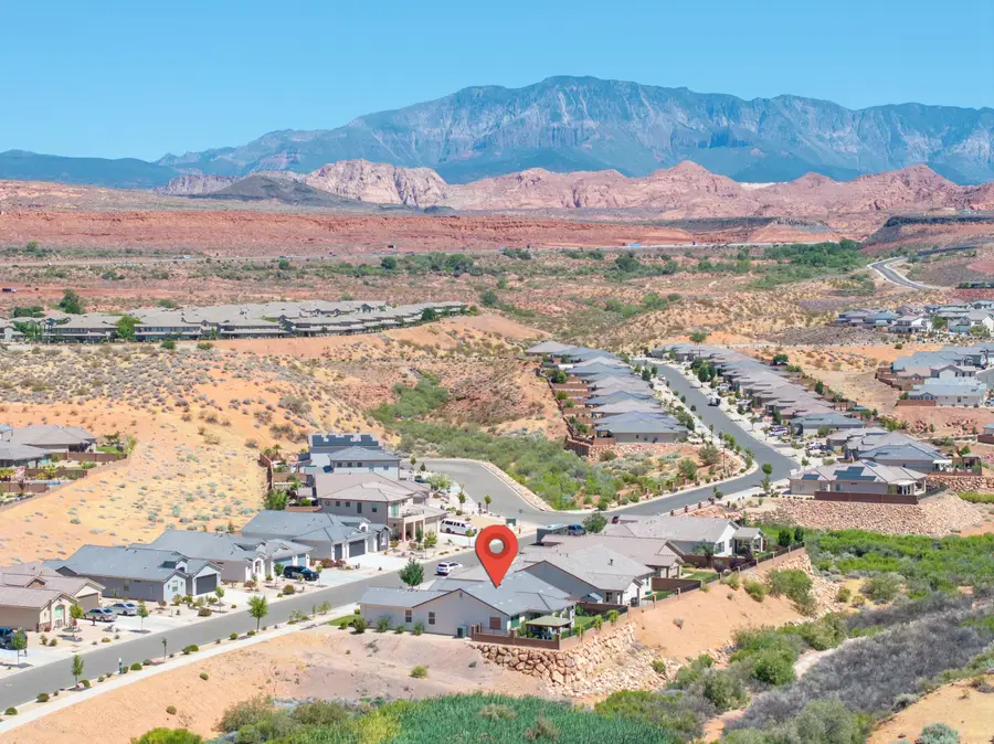 624 N Sandy Talus Dr, Washington, UT 84780 - #2