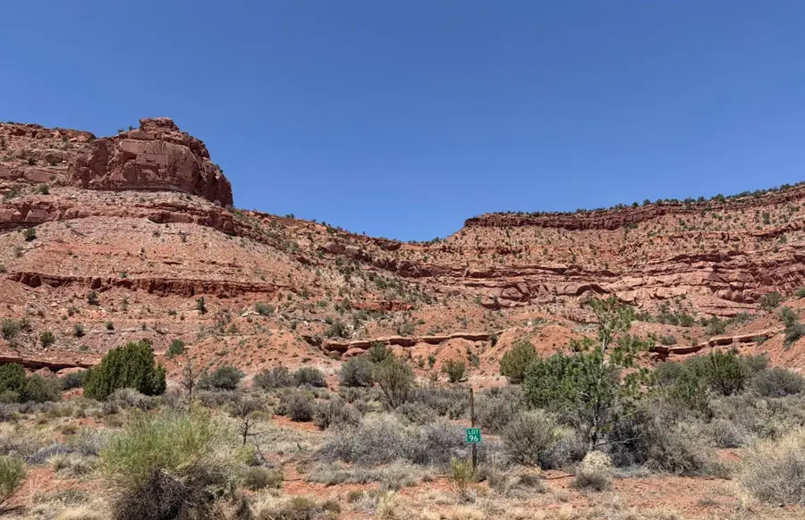 865 E Country Club Dr, Kanab, UT 84741 - #2