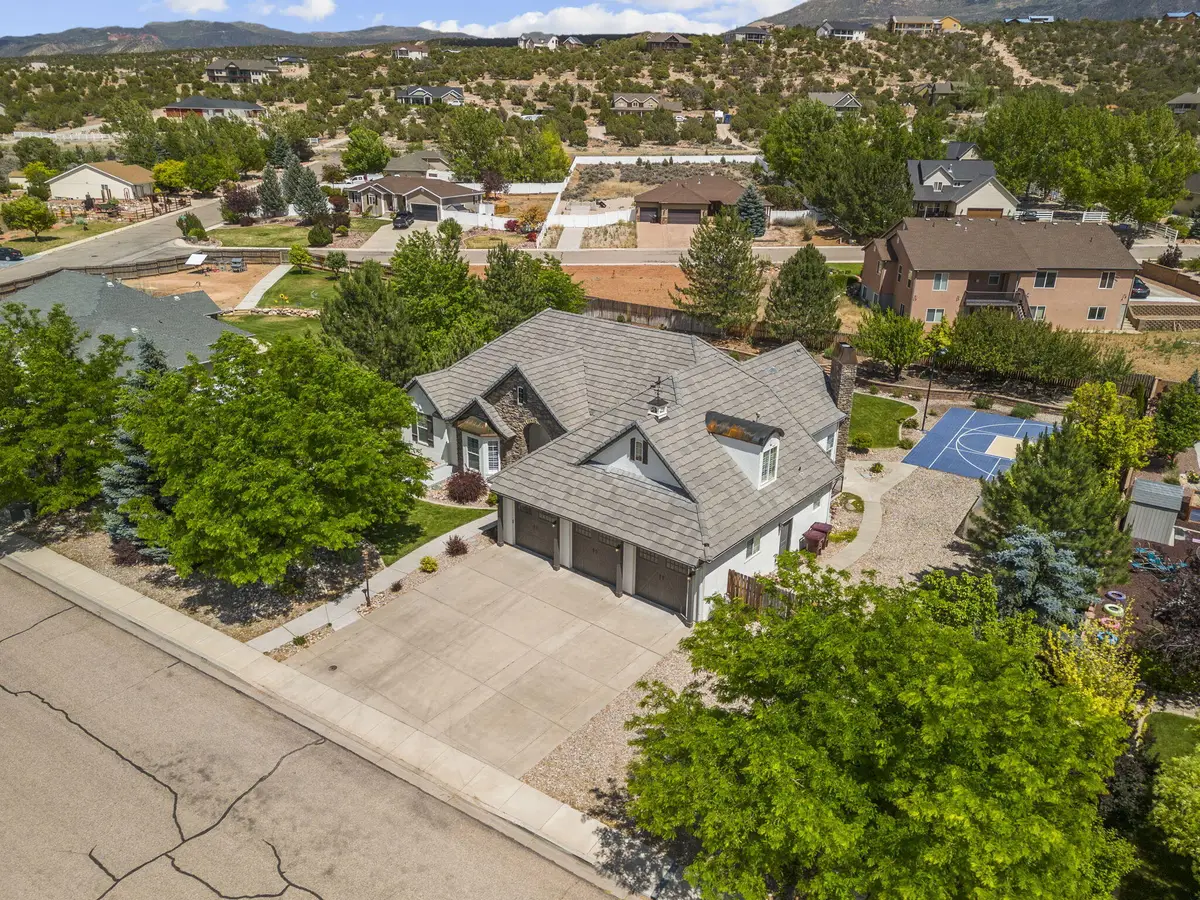1009 S Laurie Ln, Cedar City, UT 84720 - #1