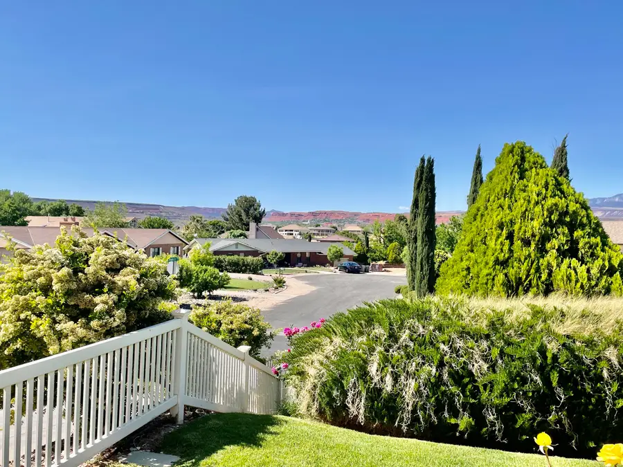 1020 E Fort Pierce Dr, Saint George, UT 84790 - #2