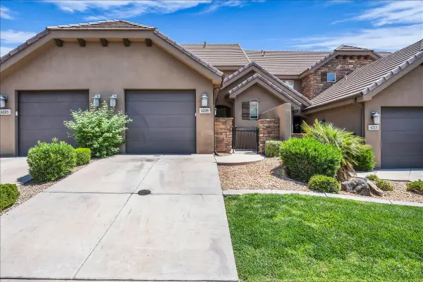4209 E Torrey Pines Dr, Washington, UT 84780