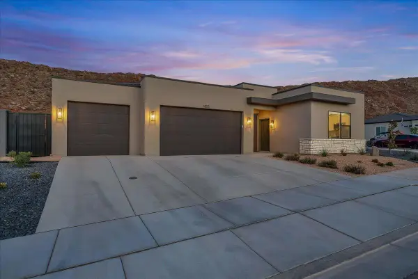 1853 S Queens Garden Dr, Washington, UT 84780