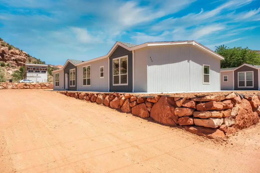 464 E Jessop Ave, Hildale, UT 84784 - #2