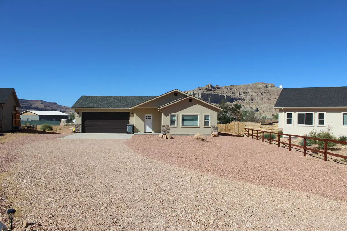 1015 E Canyon Dr, Big Water, UT 84741 - #1