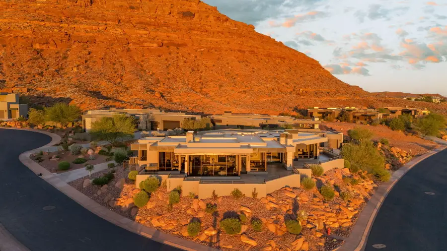 2001 W Grayhawk Cir, Saint George, UT 84770 - #2