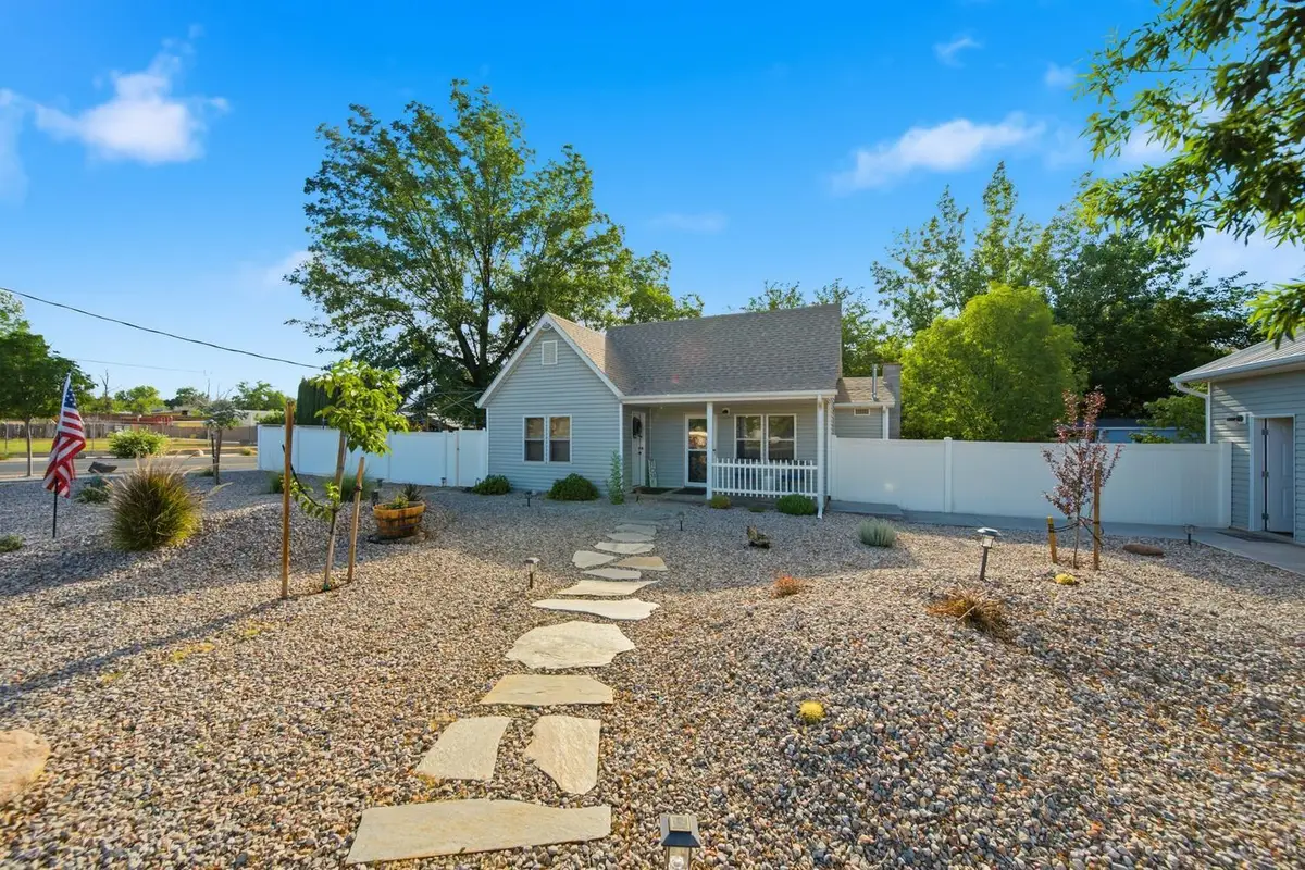 290 N 100, Hurricane, UT 84737 - #1