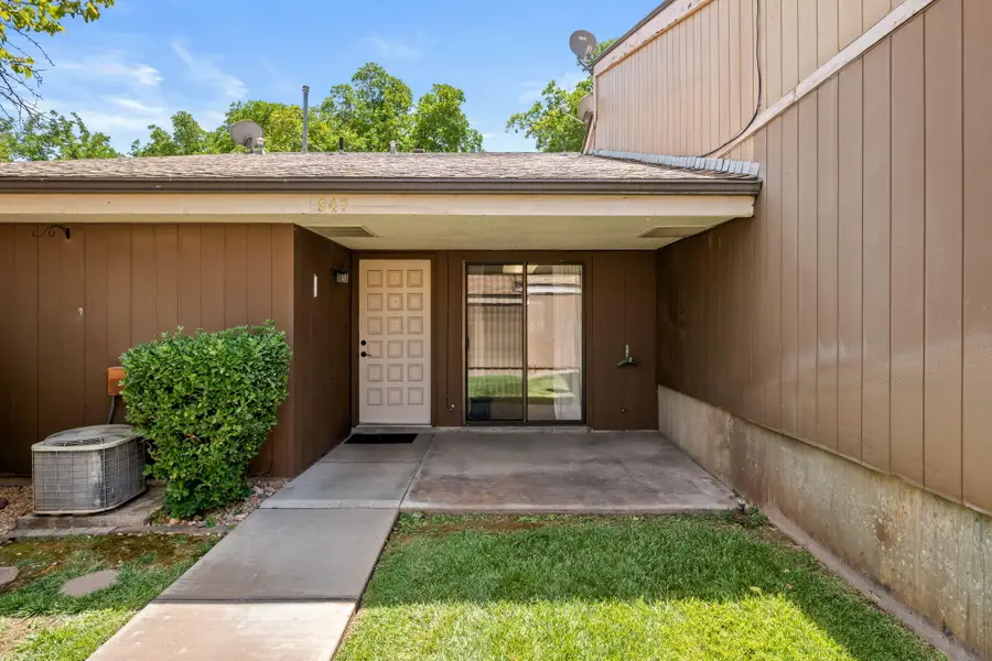 947 W Bloomington Dr, Saint George, UT 84790 - #2