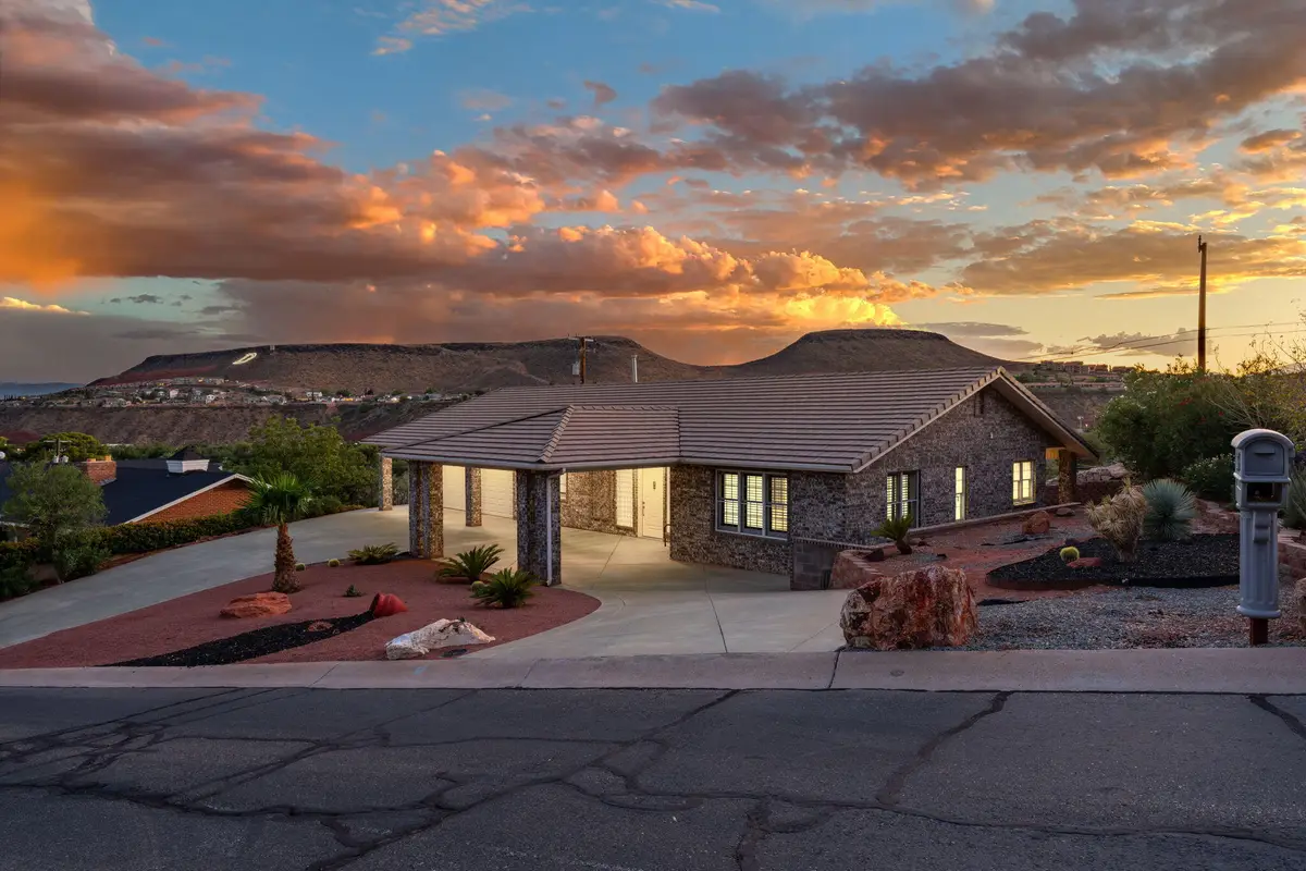 339 W Sandstone Cir, Saint George, UT 84770 - #1