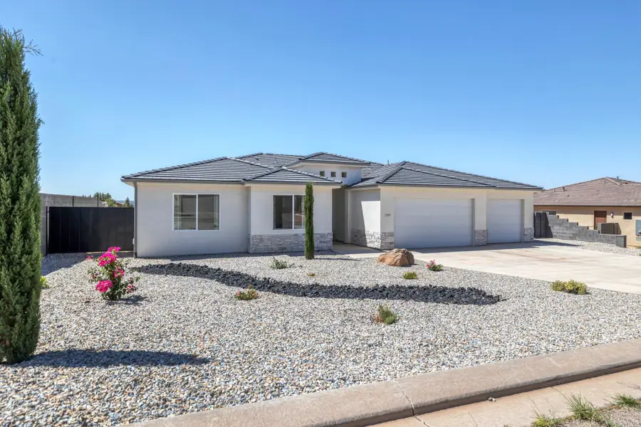 1184 E Big Pinion Ln, Apple Valley, UT 84737 - #3