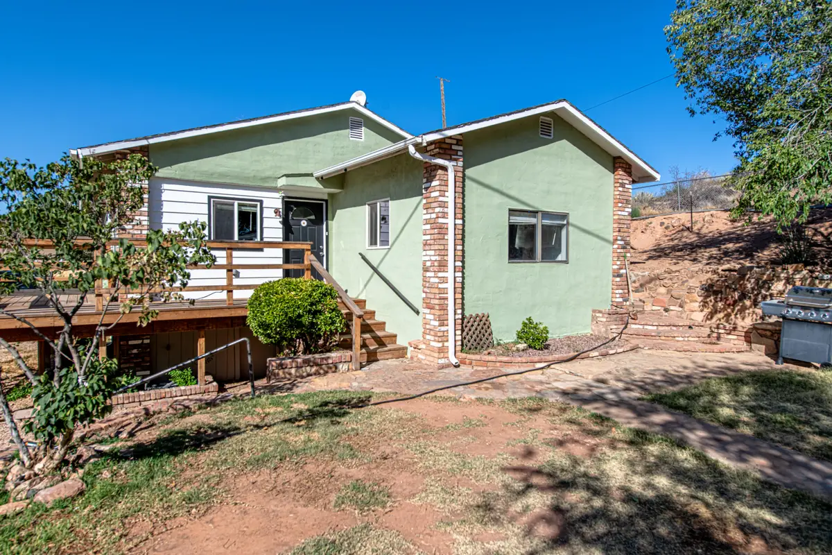 527 N Main St, Hurricane, UT 84737 - #1