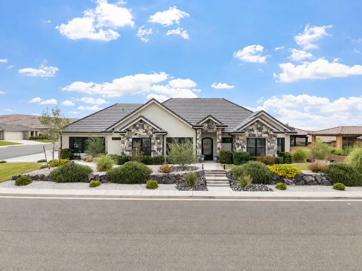 1876 N Mountain View Dr, Washington, UT 84780 - #1