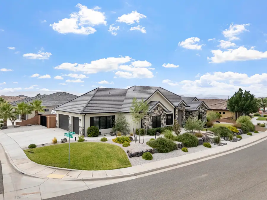 1876 N Mountain View Dr, Washington, UT 84780 - #3