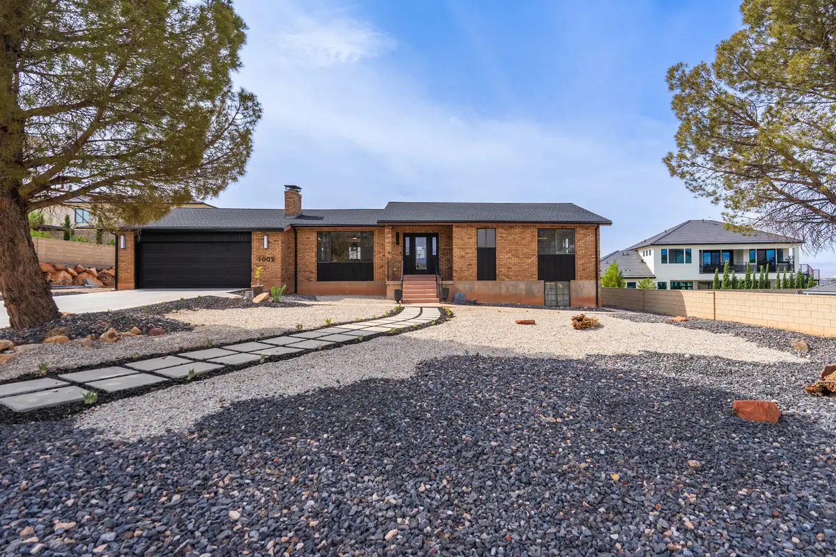 1002 E Crooked Creek Dr, Washington, UT 84780 - #1