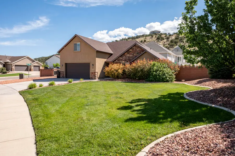 317 S Glen Canyon Dr, Cedar City, UT 84720 - #2