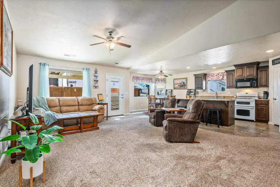 16 E Sunset Ridge Dr, Hurricane, UT 84737 - #3