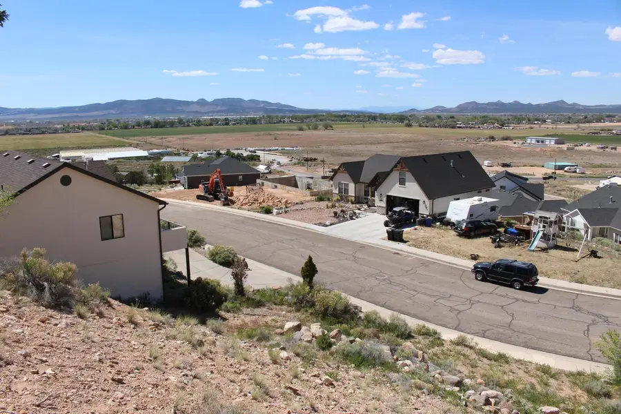 3277 W Cimarron Cir, Cedar City, UT 84720 - #3