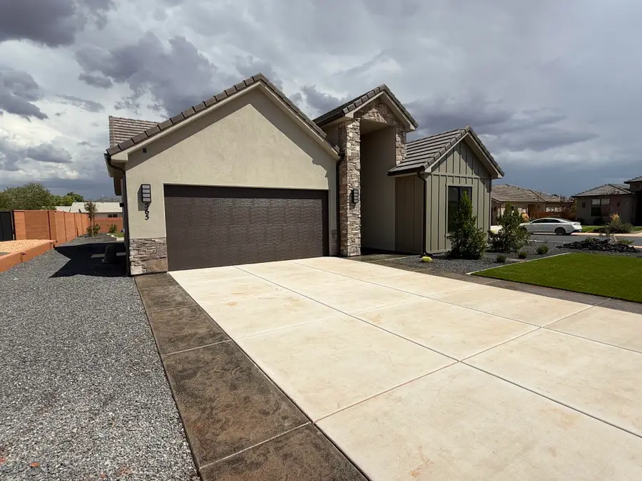 565 S Harmony Cir, Ivins, UT 84738 - #3