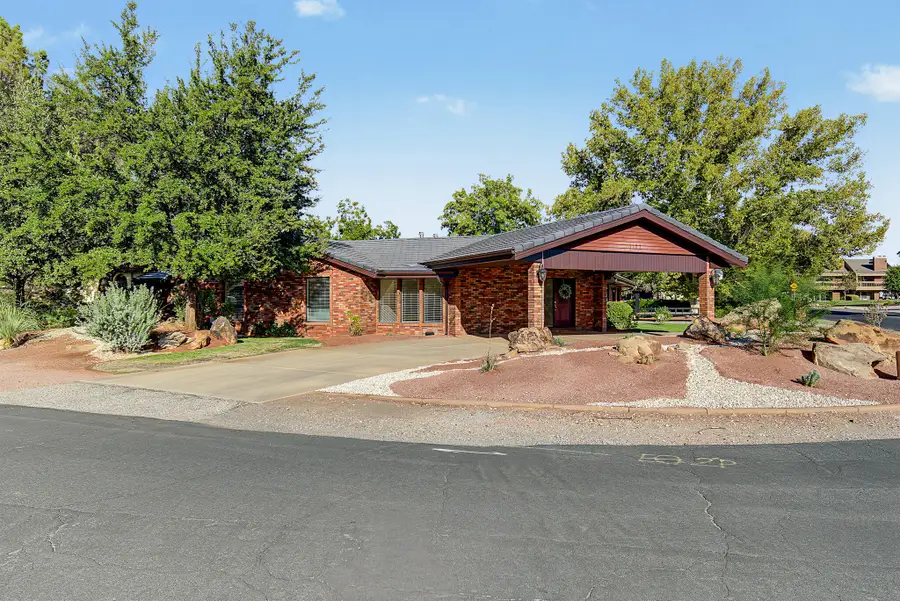 1137 W Goldenrod Cir, Saint George, UT 84790 - #2