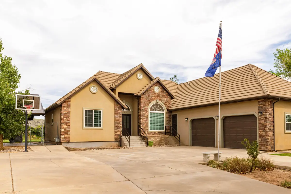 8040 N Onyx Ct, Saint George, UT 84770 - #1