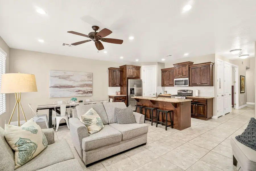 4279 E Razor Ridge Dr, Washington, UT 84780 - #3