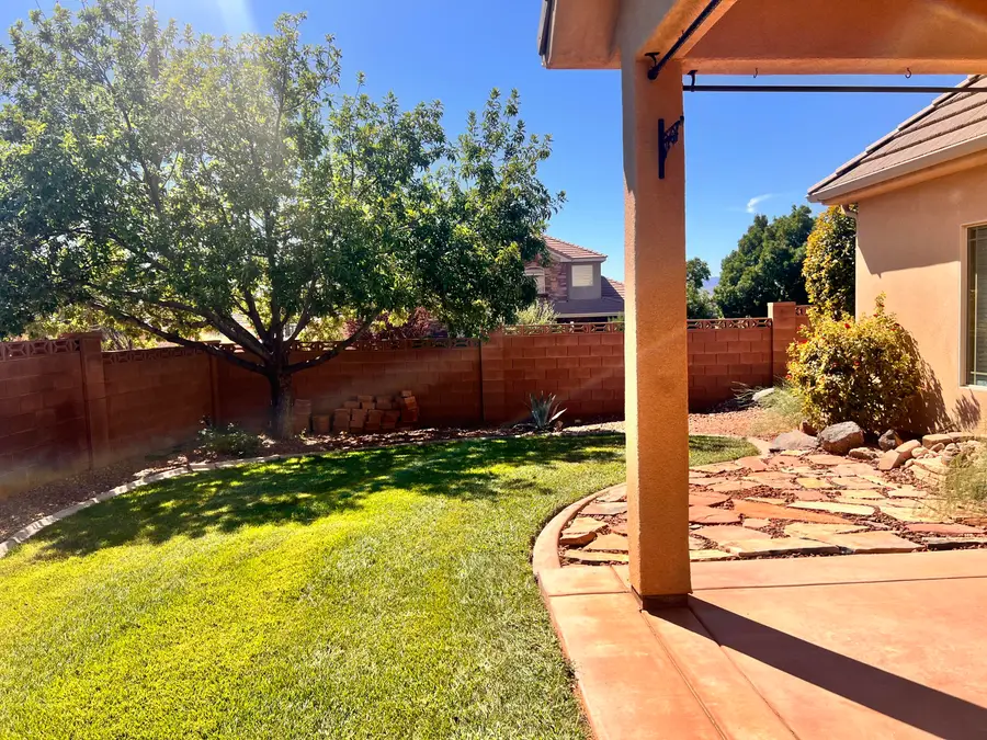 934 E Outlaw Gulch, Washington, UT 84780 - #3