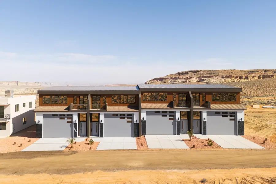 1328 E Lone Rock View Dr, Big Water, UT 84741 - #3