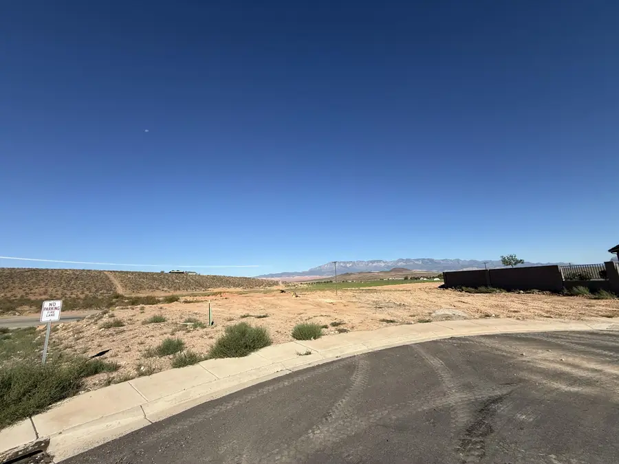 1078 W Rock View Dr #16, Hurricane, UT 84737 - #2